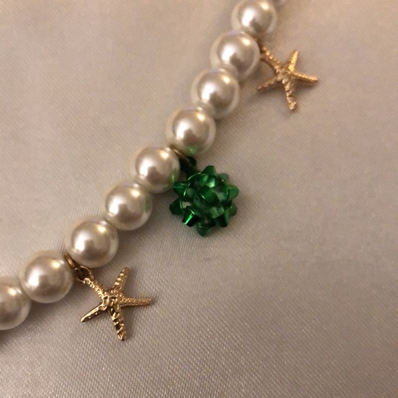 Betsey Johnson Faux Pearl Necklace + Bow, Starfish & Santa Seahorse Charms NWT - Picture 10 of 13
